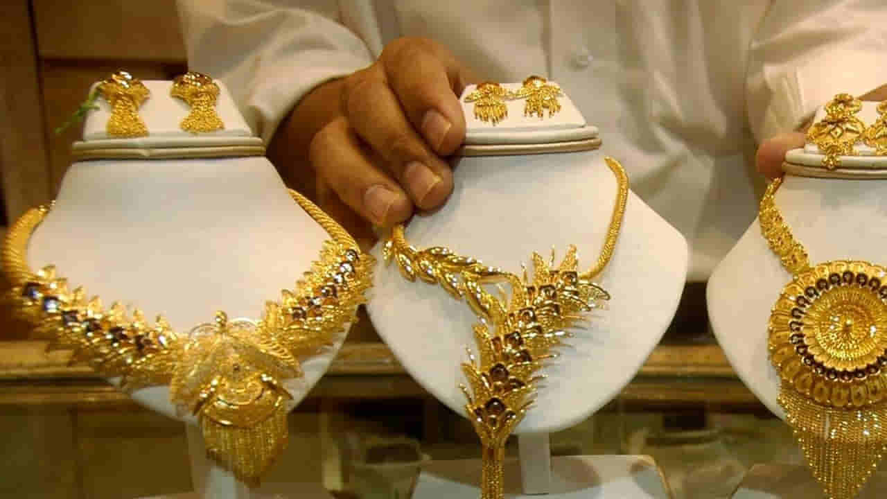 Gold Rates: బంగారం ధరలపై షాకింగ్ న్యూస్.. ఇదే గోల్డెన్ ఛాన్స్.. మిస్సవ్వకండి