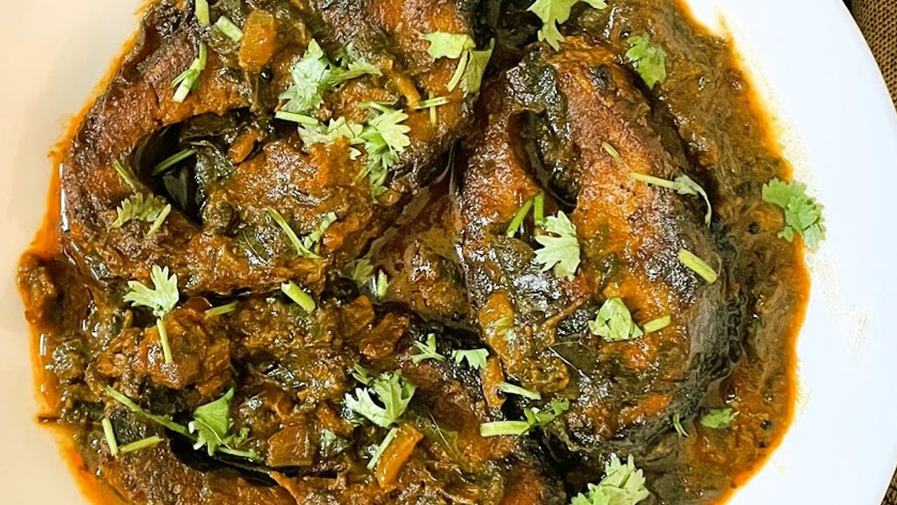 
కావాల్సిన పదార్ధాలు : 500గ్రాములు పచ్చి చేపలు, ఒక కట్ట గోంగూర, ఉల్లిపాయలు,  రెండు టమాటాలు, రెండు కప్పులు చింత పండు రసం, పచ్చిమిర్చి, రెండు టేబుల్ స్పూన్స్ కారం, ఉప్పు,  అర టీ స్పూన్ పసుపు, ఒక టేబుల్ స్పూన్ అల్లం వెల్లుల్లి పేస్ట్, ఒక టేబుల్ స్పూన్ గరం మసాలా, మూడు టేబుల్ స్పూన్స్ నూనెను తీసుకోవాలి.  