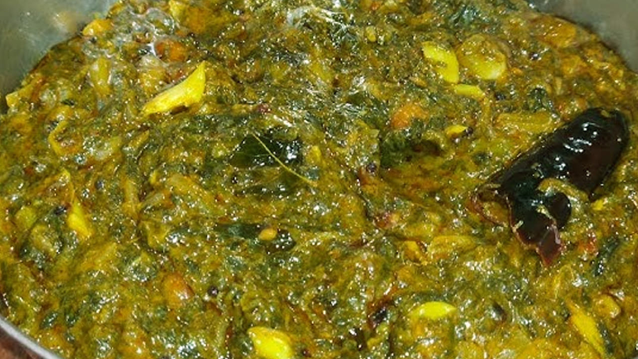 
తాలింపు కోసం స్టవ్ వెలిగించి దానిలో నూనె వేసి ఆ తర్వాత పచ్చడిని వేసి పోపు పెట్టి ఒక గిన్నెలోకి తీసుకోండి. అంతే, వేడి వేడి గోంగూర ఉల్లి కారం రెడీ.
