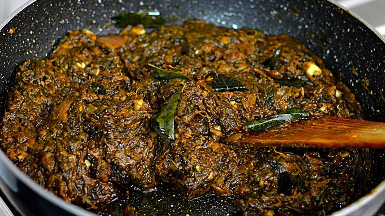 
కావాల్సిన పదార్దాలు : గోంగూర, రెండు ఉల్లిపాయలు, 3 పచ్చిమిర్చి , 4 ఎండుమిర్చి , ధనియాల పొడి, 4 వెల్లుల్లి రెబ్బలు, 3 టేబుల్ స్పూన్స్ నూనె,  రుచికి తగినంత ఉప్పు,తాలింపు గింజలు తీసుకోవాలి. 