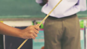 విద్యార్ధుల వీపులు పగిలేలా కొట్టిన హెడ్ మాస్టర్.. ఆ తర్వాత సీన్‌