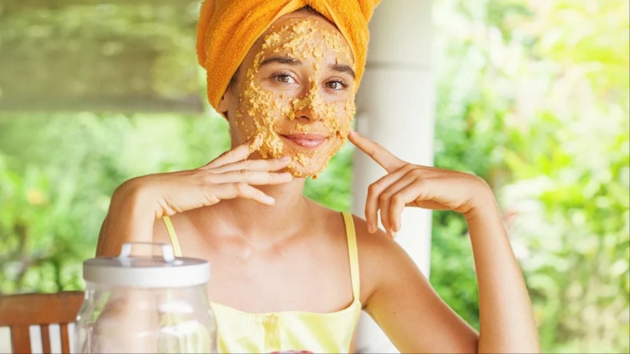 Skin Care: ఫైసా ఖర్చులేదు.. ఇంట్లోనే సింపుల్గా తయారు చేసే ఈ ఫేస్ ప్యాక్తో అదిరిపోయే అందం మీసొంతం! Skin Care: ఫైసా ఖర్చులేదు.. ఇంట్లోనే సింపుల్గా తయారు చేసే ఈ ఫేస్ ప్యాక్తో అదిరిపోయే అందం మీసొంతం!