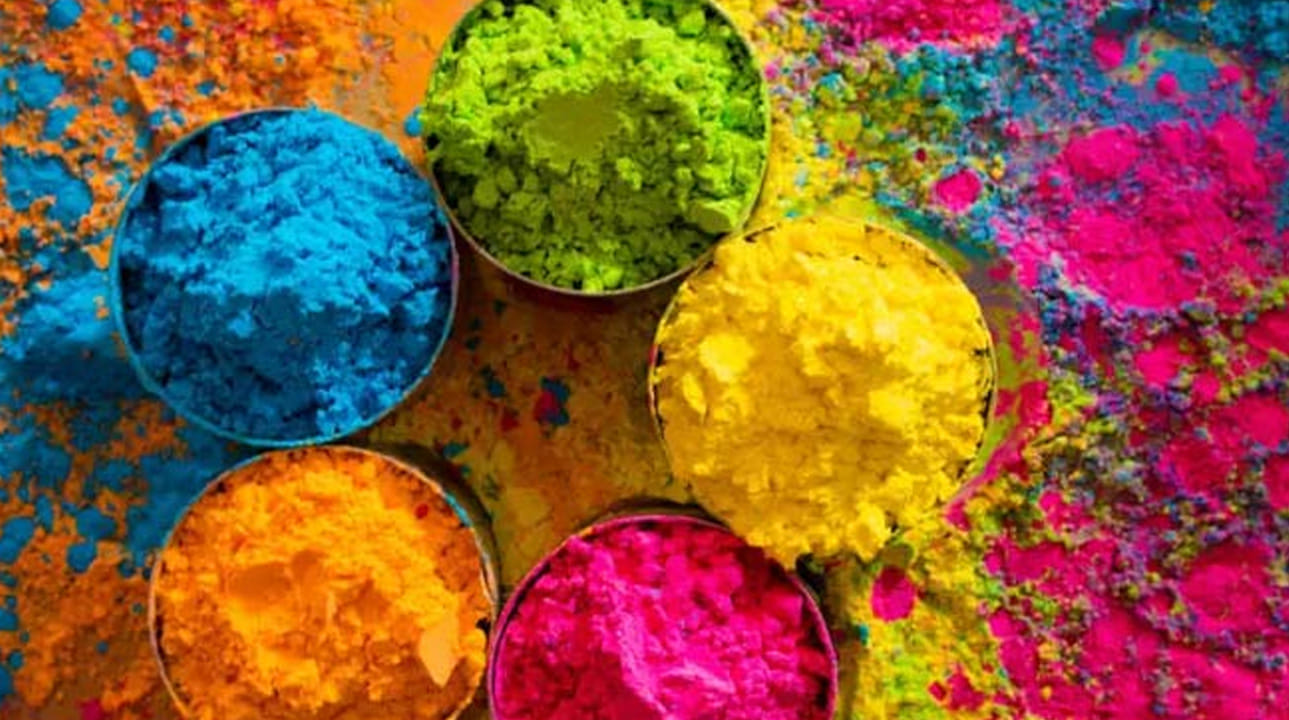 శుక్ర గ్రహం మీన రాశిలోకి సంచారం చేయడం, హోలీ పండుగ, అదే విధంగా అదే రోజున శుక్రుడు , శని గ్రహంతో సంయోగం చెందడం జరుగుతుంది. ఇది కొన్ని రాశులపై ప్రతికూల ప్రభావం చూపుతే, కొన్ని రాశులపై అనుకూల ప్రభావం చూపుతుంది. ముఖ్యంగా, సింహ రాశి, మేష రాశి, ధనస్సు రాశి వారికి ఇది అద్భుత ప్రయోజనాలు చేకూర్చనుంది.