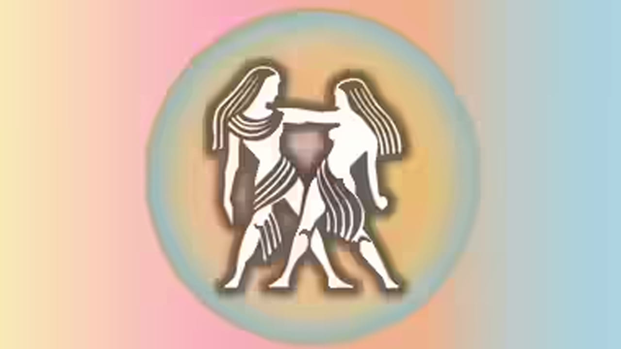 మిథున రాశి : మిథున రాశి వారికి నాలుగు రాజయోగాల వలన అద్భుతమై ప్రయోజనాలు చేకూరనున్నాయి. వీరికి ఆర్థికంగా కలిసి వస్తుంది. అలాగే ఎవరు అయితే ఉద్యోగం కోసం ఎదురు చూస్తున్నారో, వారికి త్వరగా ఉద్యోగం లభిస్తుంది. ధన యోగం కలుగుతుంది. విద్యార్థులు మంచి ర్యాంకులు సంపాదించుకుంటారు. ఇంటా బయట సానుకూల వాతావరణం నెలకుంటుంది.