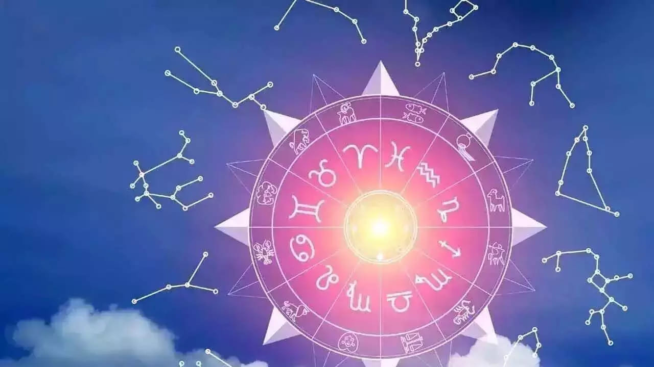 చంద్రుడు, సూర్యుడు 180° అంతరంలో వ్యతిరేక దిశలో సంచారం చేయడం వలన వ్యతిపాత యోగం ఏర్పడుతుంది. ఈ యోగం పన్నెండు రాశులపై దాని ప్రభావం చూపగా, దీని ప్రభావంతో నాలుగు రాశుల వారికి అనుకోని సమస్యలు ఎదురు కానున్నాయంట. సింహ రాశి, కుంభ రాశి, మీన రాశి , వృశ్చిక రాశివారు, హోలీ తర్వాత చాలా జాగ్రత్తగా ఉండాలని చెబుతున్నారు పండితులు.