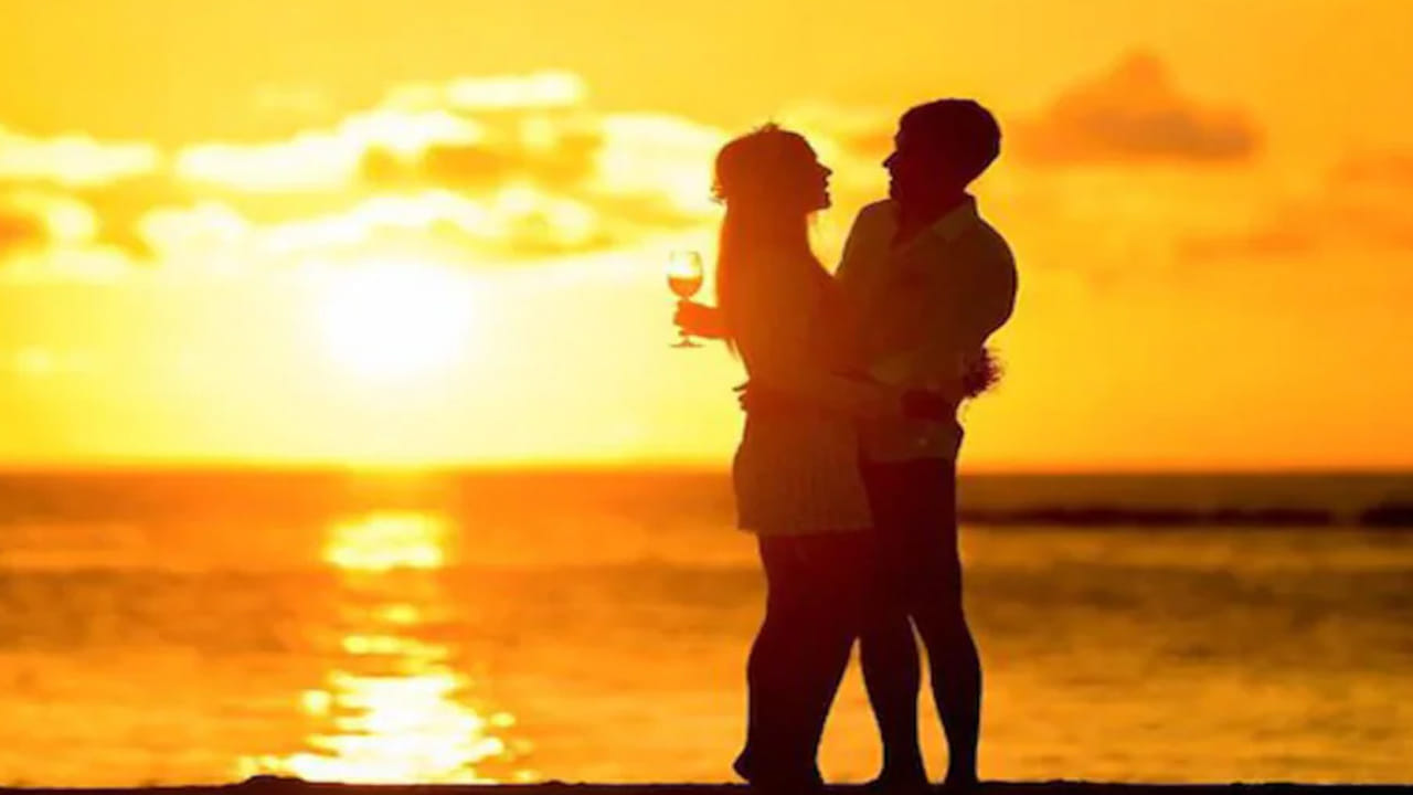 కౌగిలింత అనేది  మనలో దూరం తగ్గడానికి, నేను కూడా నీకు ఎప్పుడూ ఇంతే దగ్గరగా ఉంటాను అంటూ ప్రామీస్ చేస్తున్నాను.  హ్యాపీ హగ్ డే మై డియర్.