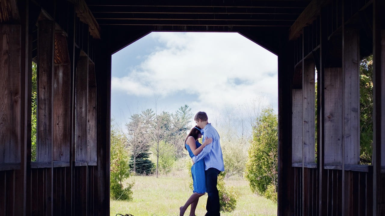 నాకు ఎంత కష్టం వచ్చినా సరే నిన్ను హగ్ చేసుకుంటే ఆ బాధ మొత్తం క్షణాల్లో పోతుంది. అందుకే ఎప్పుడూ నువ్వు నాకు దగ్గరగా ఉండాలని నేను కోరుకుంటున్నాను. ఈ హగ్ డే రోజు నేను నీకు దగ్గరగా  వచ్చి హగ్ ఇవ్వాలని అనుకుంటున్నాను, హ్యాపీ హగ్ డే.