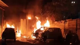 కార్ల షోరూమ్‌లో భారీ అగ్నిప్రమాదం..