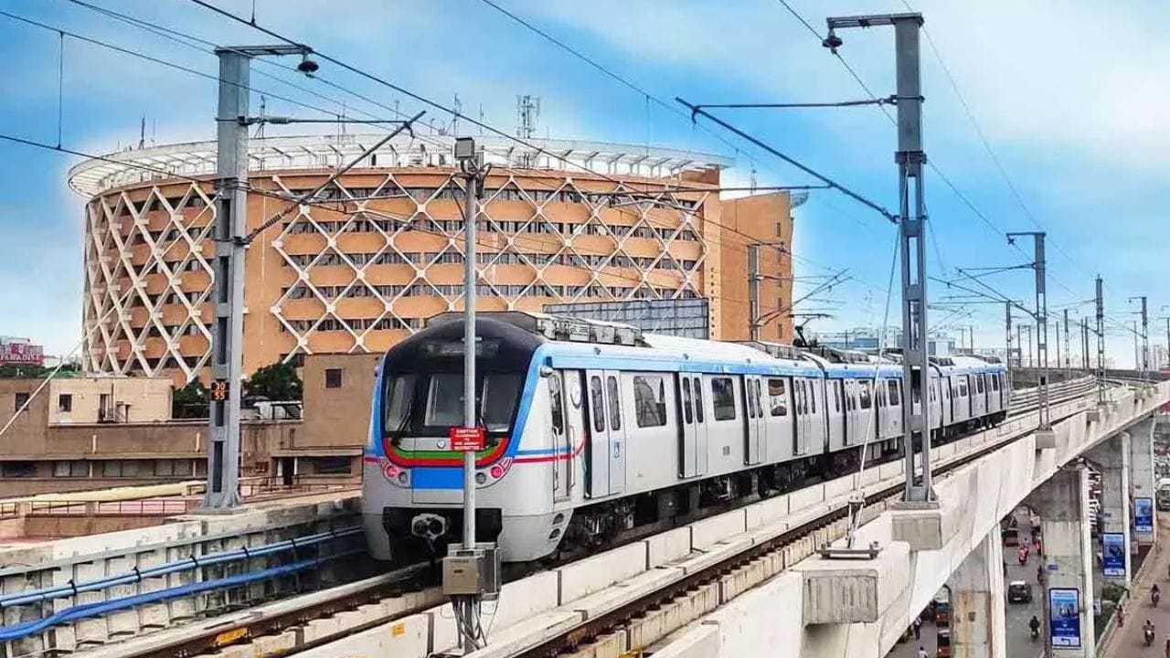 Hyderabad Metro: హైదరాబాద్ మెట్రోపై మరో బిగ్ అప్డేట్.. ప్రభుత్వం కీలక నిర్ణయం..