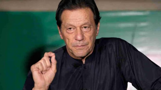 పాక్ ప్రభుత్వానికి దిగ్గజాలు గవాస్కర్, కపిల్ దేవ్ లేఖ.. ఎందుకంటే