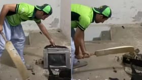 భారత్ చేతిలో చిత్తుగా పాక్.. టీవీలు పగులగొట్టిన అభిమానులు