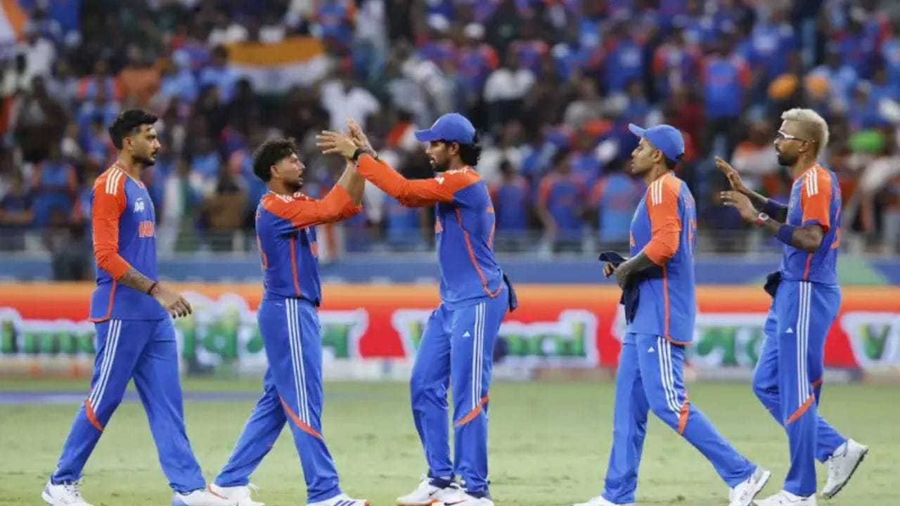 కానీ, ఈ మ్యాచ్ జరగకపోతే, టోర్నమెంట్‌లో అతిపెద్ద ప్రసార సంస్థ అయిన జియో - హాట్‌స్టార్ ఎటువంటి ఆదాయం ఉండదు. చివరికి ఈ మ్యాచ్‌కు రుసుము లభించకపోవడంతో ఇది ఐసీసీపై ప్రభావం చూపుతుంది. క్రిక్‌బజ్ నివేదిక ప్రకారం, ఏదైనా ఐసీసీ టోర్నమెంట్‌లో టీమిండియా మ్యాచ్‌లు దాదాపు రూ. 100 కోట్లు సంపాదిస్తాయి. భారత్ - పాకిస్తాన్ మ్యాచ్‌లలో ఇది దాదాపు రెట్టింపు అవుతుంది. ఎందుకంటే, భారత్ - పాకిస్తాన్ టీ20 మ్యాచ్ కోసం ప్రతి 10 - సెకన్ల ప్రకటనకు రేటు సాధారణంగా రూ. 25 లక్షల నుంచి రూ. 40 లక్షల మధ్య ఉంటుంది. ఇటువంటి పరిస్థితిలో, ఈ నష్టం దాదాపు రూ. 200 కోట్లకు చేరుకుంటుంది.