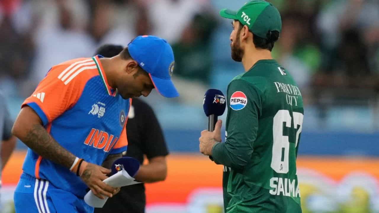 2012 T20 ప్రపంచ కప్‌లో భారత్ వర్సెస్ పాకిస్తాన్ మూడోసారి తలపడ్డాయి. మొదట బ్యాటింగ్ చేసిన పాకిస్తాన్ 128 పరుగులు చేసింది. ఈ లక్ష్యాన్ని ఛేదించిన టీం ఇండియా 17 ఓవర్లలో కేవలం 2 వికెట్లు మాత్రమే కోల్పోయి విజయం సాధించింది.