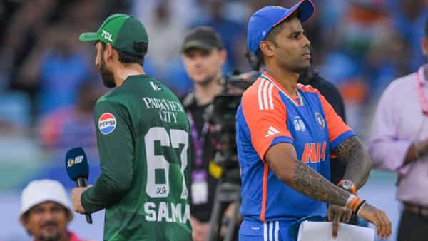IND vs PAK Playing XI: టాస్ ఓడిన భారత జట్టు.. ప్లేయింగ్ 11లో రెండు మార్పులు.. నో హ్యాండ్ షేక్ కంటిన్యూ