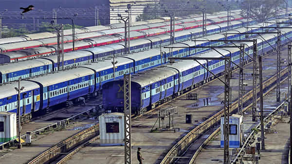 Indian Railways: ప్రయాణికులకు బిగ్ అలర్ట్.. ఫిబ్రవరి 25 నుంచి మార్చి 3 వరకు ఈ రైళ్లన్ని రద్దు!