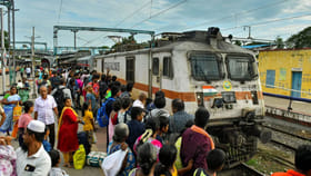 ప్రయాణికులకు బిగ్ అలర్ట్.. ట్రైన్‌లో ఈ తప్పులు చేస్తే తిప్పలు..