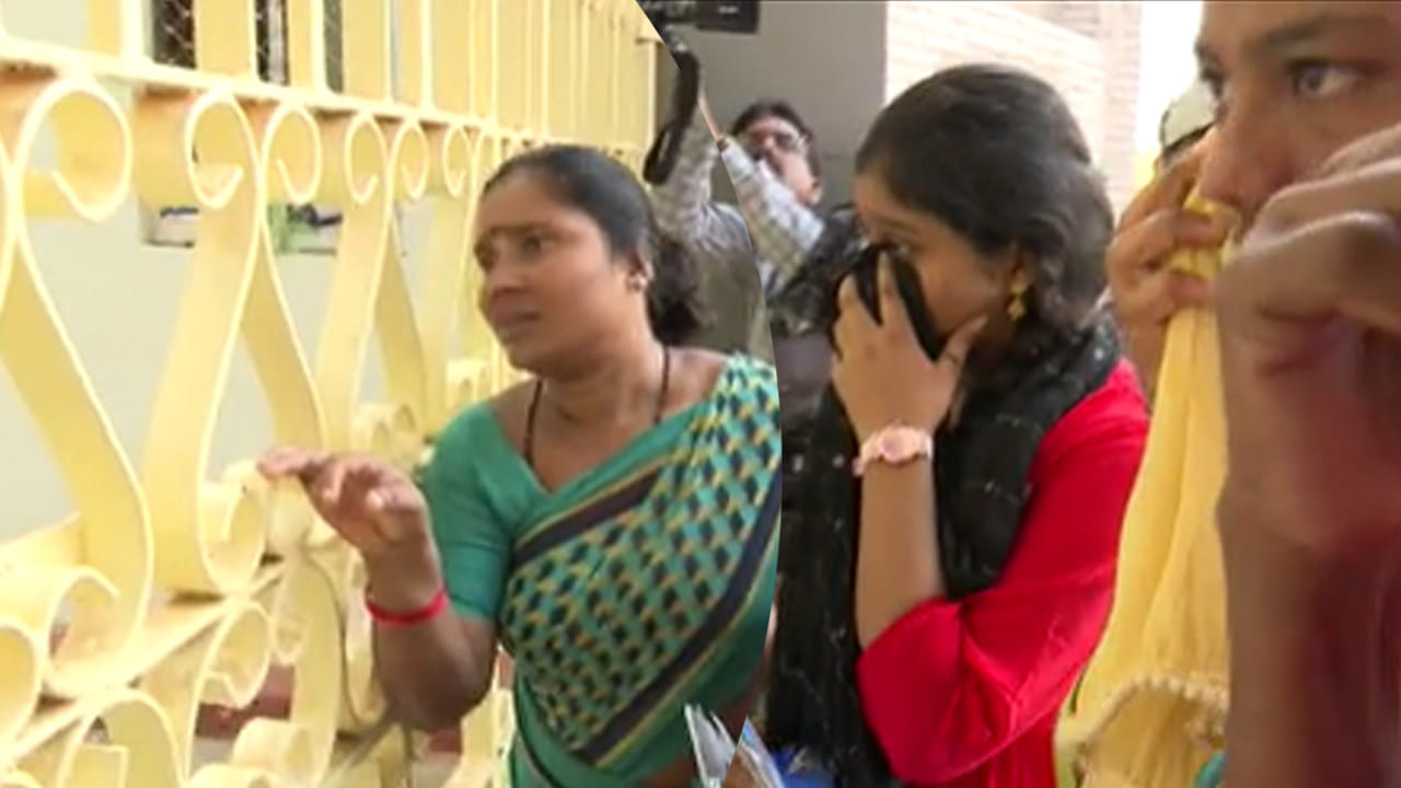 AP Inter Exams: ప్లీజ్ సార్.. ఈ ఒక్కసారికి అనుమతించండి.. ఒక్క నిమిషం రూల్‌తో విద్యార్థుల కంటతడి.. వీడియో