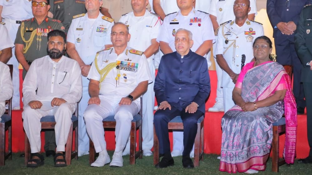 Visakhapatnam: రాష్ట్రపతి ద్రౌపది ముర్ముకు విశాఖలో నేవీ అధికారుల ప్రత్యే విందు