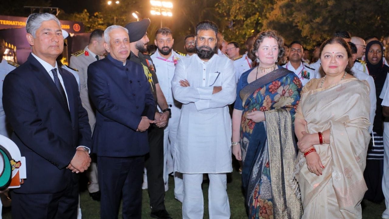 ఈ కార్యక్రమానికి ఏపీ గవర్నర్ అబ్దుల్ నజీర్, డిప్యూటీ సీఎం పవన్ కళ్యాణ్, హైకోర్టు చీఫ్ జస్టిస్ ధీరజ్ సింగ్ ఠాకూర్, మంత్రి డోలాబాల వీరాంజనేయ స్వామి, చీఫ్ ఆఫ్ నేవల్ స్టాఫ్ దినేష్ కే త్రిపాఠి, ఈ ఎన్ సి చీఫ్ సంజయ్ భళ్ళా, వివిధ దేశాల నావికాదళ అధికారులు హాజరయ్యారు.