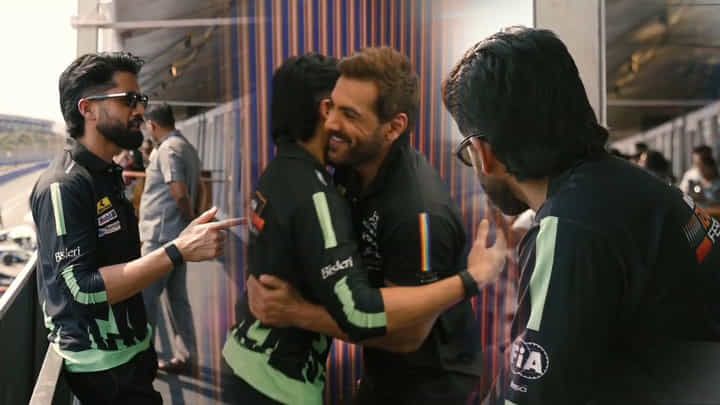 స్పీడ్ రేసింగ్లో నాగచైతన్య.. టీమ్ కోసం రంగంలోకి అక్కినేని వారసుడు స్పీడ్ రేసింగ్లో నాగచైతన్య.. టీమ్ కోసం రంగంలోకి అక్కినేని వారసుడు
