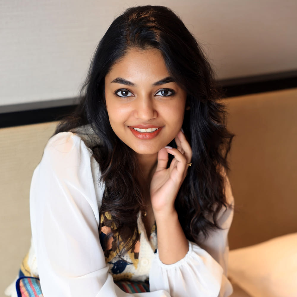 ఇదిలా ఉంటే గతంలో ఓ ఇంటర్వ్యూలో ఇవానా మాట్లాడుతూ ఆసక్తికర కామెంట్స్ చేసింది. చిన్నతనంలో హైట్ విషయంలో చాలా మంది ఏడిపించేవారు అని తెలిపింది. చిన్నప్పుడు నేను హైట్ తక్కువగా ఉండటంతో చాలా అవమానాలు, రిజక్షన్స్ ఎదుర్కొన్నా. స్కూల్‌లో నన్ను ఫ్రెండ్స్ ‘పొట్టి’ అని ఏడిపించేవారు అని తెలిపింది.