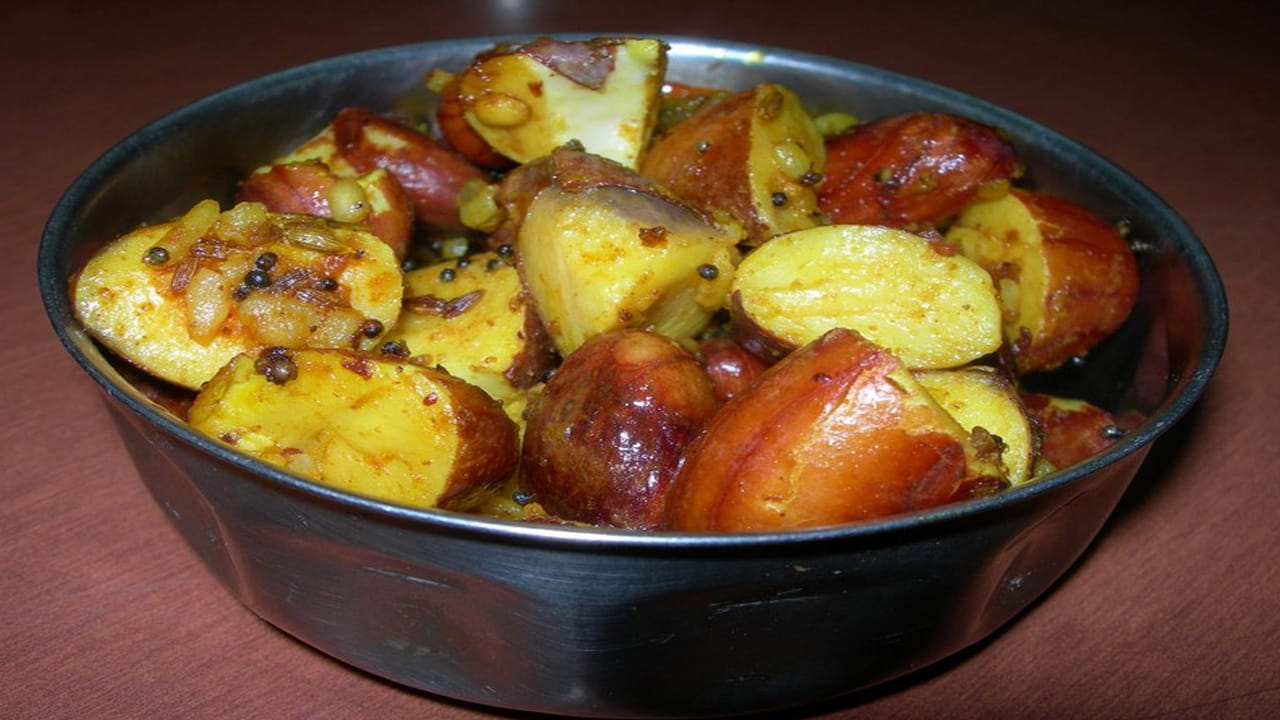 అలాగే,  విట‌మిన్ ఎ ప‌న‌స గింజ‌ల్లో పుష్క‌లంగా ల‌భ్య‌మ‌వుతుంది.  విటమిన్ ఎ కంటి ఆరోగ్యానికి ముఖ్యమైన పోషకాలలో ఒకట‌న్న సంగ‌తి తెలిసిందే. కాబ‌ట్టి, ప‌న‌స గింజ‌ల‌ను ఉడ‌క‌బెట్టి లేదా వేరే విధంగా కూడా తీసుకోవ‌చ్చు. దాంతో కంటి ఆరోగ్యం పెరుగుప‌డుతుంది. 