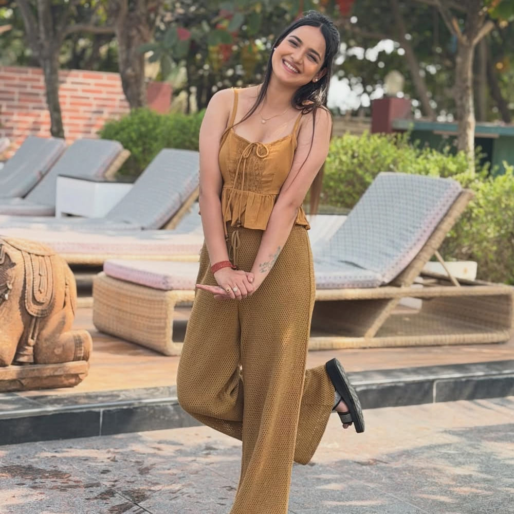 ఆ తర్వాత మాయ, మా జహారా సహ సీరియల్స్ చేసింది. తర్వాత కృష్ణమ్మ కలిపింది ఇద్దరినీ అనే సీరియల్ ద్వారా తెలుగు బుల్లితెరకు పరియమైంది. ఈ సీరియల్ ద్వారా అందం, అభినయంతోపాటు అమాయకత్వంతో కట్టిపడేసింది. అప్పట్లో ఆమె చేసిన సీరియల్ చాలా పాపులర్ అయ్యింది. 