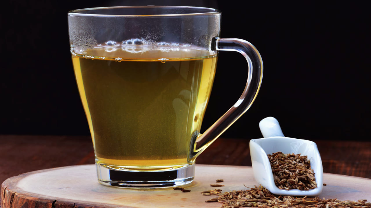 మెరుగైన జీర్ణక్రియ:  జీలకర్రలో  యాంటీ ఆక్సిడెంట్లు అధికంగా ఉంటాయి. మీరు వీటిని వారం రోజుల పాటు  తాగితే  ఎసిడిటి, కడుపు నొప్పి, జీర్ణ సంబధిత సమస్యలు రాకుండా చేస్తాయి. లేట్ గా తినే వారికీ ఇది చిట్కా బాగా పనిచేస్తుంది. మీరు ఒకసారి ప్రయత్నించి చూడండి.