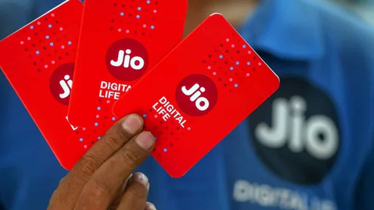  రూ.49 ధర గల ఈ ప్లాన్ తన కస్టమర్లకు 25GB డేటాను అందిస్తుంది. ఈ డేటా ఒక రోజు మాత్రమే చెల్లుతుంది. అంటే మీరు ఒక రోజులో మొత్తం డేటాను ఉపయోగించాల్సి ఉంటుంది. ఈ ప్లాన్ డేటాను మాత్రమే అందిస్తుందని గుర్తుంచుకోండి. మీకు ఇతర ప్రయోజనాలు ఏవీ లభించవు. ఇది కంపెనీ పోర్ట్‌ఫోలియోలో క్రికెట్ ఆఫర్ పేరుతో జాబితా చేశారు.