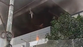 జోగి రమేశ్ ఇంటికి నిప్పు పెట్టిన టీడీపీ శ్రేణులు