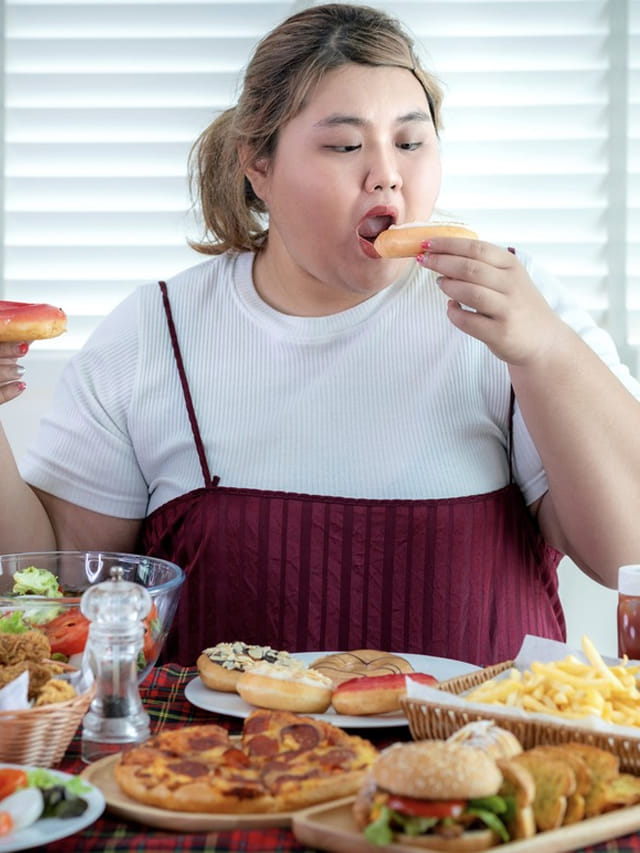 జంక్ ఫుడ్స్ తింటే మనిషి తనను తానే మర్చిపోతాడా? నిపుణులు చెప్పేది ఇదే