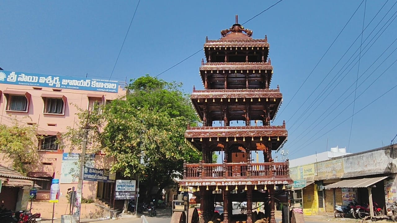 సాయంత్రం వాటి పనితీరును తెలుసుకునేందుకు ట్రయల్ రన్ వేసి అధికారులు సంతృప్తి వ్యక్తం చేశారు. ఆలయ ఈవో బళ్ల నీలకంఠం, ధర్మకర్తల మండలి చైర్మన్ జగదీష్ మోహన్(బాబు) తదితర ఇంజనీరింగ్ అధికారుల పర్యవేక్షణలో హైడ్రాలిక్ బ్రేక్లు ఏర్పాటు చేశారు.