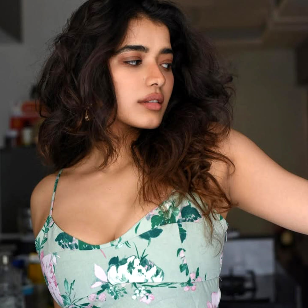 వైష్ణవ్ తేజ్ తో రంగ రంగ వైభవంగా, అలాగే పవన్ కళ్యాణ్, సాయి ధరమ్ తేజ్ హీరోగా నటించిన బ్రో సినిమాలో చేసింది. కానీ ఆ సినిమా కూడా అంతగా ఆకట్టుకోలేకపోయింది. మొన్నామధ్య సింగిల్ అనే సినిమా చేసింది. శ్రీవిష్ణు హీరోగా నటించిన సింగిల్ సినిమా మంచి విజయాన్ని అందుకుంది.