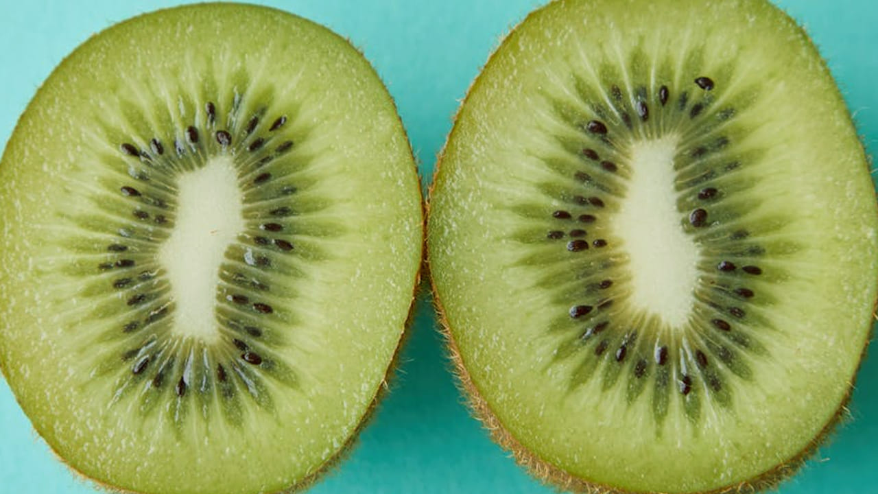 నిద్రలేమి సమస్యలతో బాధ పడుతున్న వారు దీనిని సాయంత్రం పూట తినండి. ఇలా రోజూ తినడం వలన మంచి నిద్ర పడుతుంది. ప్పటి నుంచి మీ రెగ్యులర్ డైట్ లో దీనిని చేర్చుకుంటే ఈ సమస్య నుంచి రిలీఫ్ దొరుకుతుంది. 
