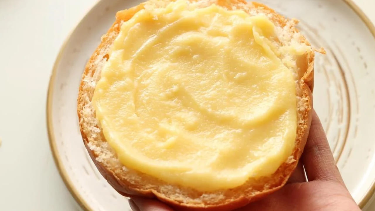 ఈ కోవాతో దాదాపు ఎనిమిది వరకు కోవా బన్ తయారు చేసుకోవచ్చు. సాయంత్ర స్నాక్స్‌గా పిల్లలకు ఇది చాలా బెస్ట్ అని చెప్పాలి. అంతే కాకుండా స్కూల్‌కు బాక్స్‌లో పెట్టించినా, వారు స్నాక్స్ టైమ్ లో తినడానికి వీలుగా ఉంటుంది. మరి మీరు కూడా మీ ఇంటిలో ప్రిపేర్ చేయండి.