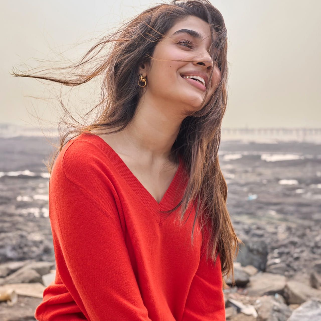 ఉప్పెన సినిమాతో ఓవర్ నైట్ లో స్టార్ అయ్యింది అందాల భామ కృతిశెట్టి. తొలి సినిమాతోనే భారీ విజయాన్ని అందుకుంది. అలాగే తన నటనతో అందంతో ప్రేక్షకులను కవ్వించింది ఈ చిన్నది. ఆ తర్వాత వరుసగా ఆఫర్స్ అందుకుంది. 