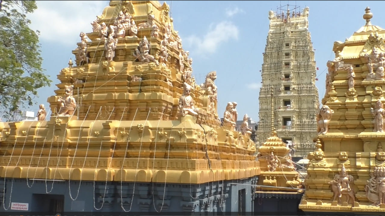 కార్తీకమాసం ప్రారంభంలో పాగా నేతకు పనులు ప్రారంభిస్తారు. ముందుగా స్వామివారికి పూజా కార్యక్రమాలు నిర్వహించి అనంతరం పాగా పనులు ప్రారంభిస్తారు. కృష్ణాజిల్లా పెడన వెళ్లి నూలు  తెచ్చుకుని ఆ నూలును తడిపి ఐదు రోజులు పాటు నానబెడతారు. ఆరవ రోజు ఆ నూలుకు గంజి పెట్టి ఎండలో ఆరబెడతారు. అనంతరం రాట్నంతో నూలు తోడుకుంటారు. నూలు తోడుకున్న డబ్బాలతో తూర్పుగోదావరి జిల్లా బండారులంక తీసుకువెళ్లి అక్కడ ఈ నూలును రోలింగ్ (దంత్రం) చేయిస్తారు. 200 గజాల పొడుగు వచ్చేలా రోలింగ్ చేస్తారు. అక్కడ నుంచి దానిని నరసాపురం తీసుకువస్తారు. ఇక్కడ సుమారు 26 మంది భక్తి శ్రద్ధలతో రూలింగ్‌కు గంజి పెట్టి పడుగ  ఏర్పాటు చేస్తారు. అనంతరం దానిని చుట్టుకుని ఇంటికి తెచ్చి అల్లుసాపుకుని అంతరం బొండకు చుడతారు. ఈ సమయంలో సుమారు చుట్టుపక్కల ఓ పది, పదిహేను మంది భక్తులు వచ్చి ఇందులో పాల్గొంటారు. ఆ బొండను మగ్గం ఎక్కిస్తారు.