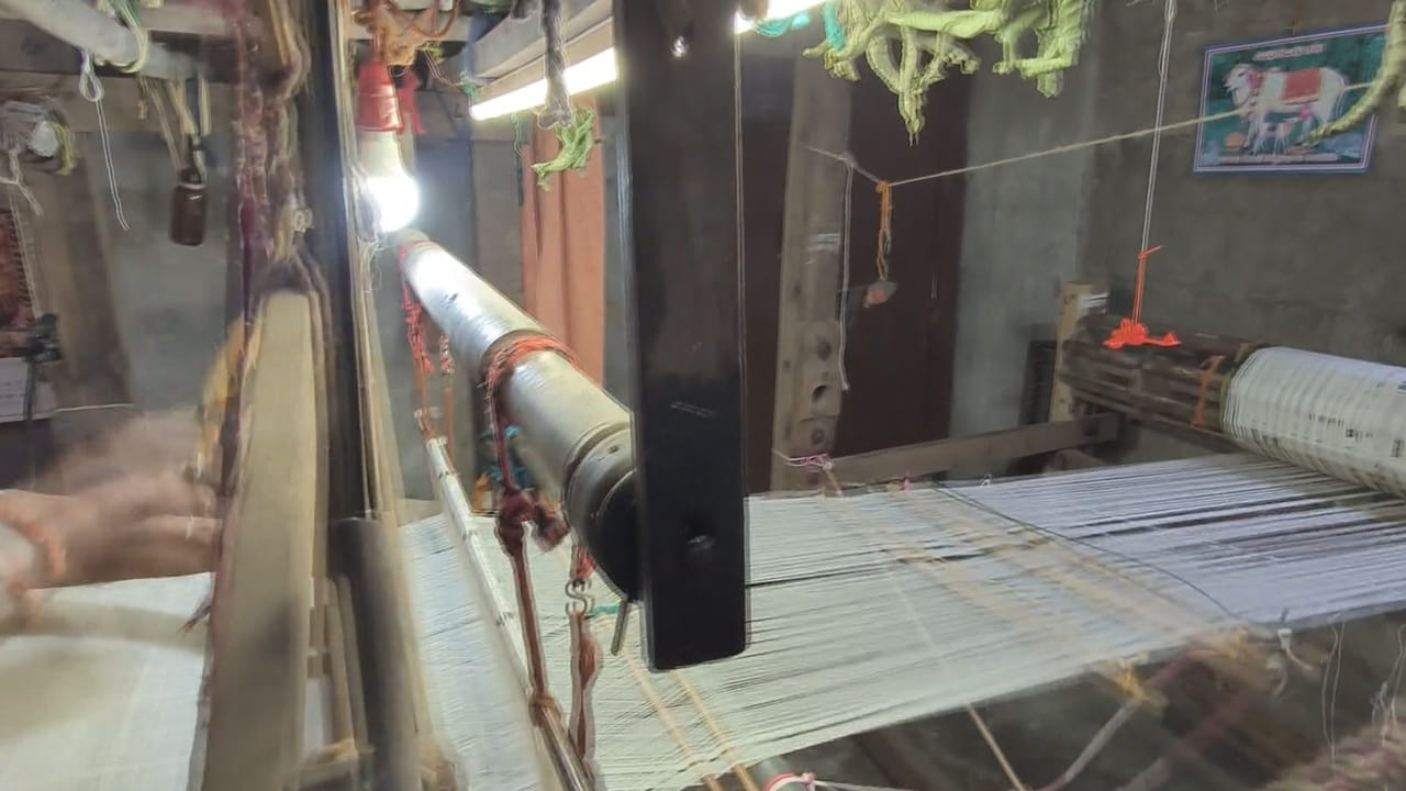 స్వామివారికి రోజుకు ఓ మూర చొప్పున లెక్కించి 365 మూరలు వచ్చేలా పాగా తయారు చేస్తారు. అలాగే మరో 20 మూరలు పార్వతి అమ్మవారికి సమర్పిస్తారు. పాగా నేస్తున్న అన్ని రోజులు మద్యం మాంసాహారం ముట్టుకోకుండా దీక్షతో ఈ కార్యక్రమాన్ని ముగిస్తుంటారు. అలాగే ఈ మగ్గాన్ని ఒక్క స్వామివారి పాగా నేయడం కొరకే ఉపయోగిస్తుంటారు. పంచా రామాల్లో ఎక్కడా లేని ఈ పాగా నేత తమకు క్షీరా రామలింగేశ్వరస్వామి కల్పించిన అదృష్టంగా భావిస్తున్నాం అని తమ పూర్వీకులు తమకి ఇచ్చిన వారసత్వాన్ని  నిలబెట్టుకుంటున్నాము అని వరదా సోమేశ్వరరావు చెబుతున్నారు. 