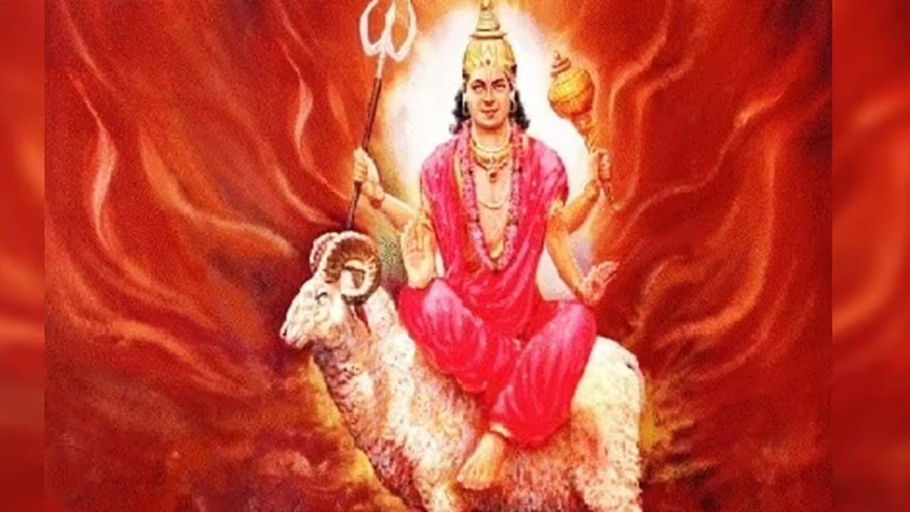  మీనరాశిలోకి కుజుడు ప్రవేశించడం వలన 40 రోజులపాటు ఈ మూడు రాశులకు కొత్త కష్టాలు మొదలవ్వనున్నాయి. కుజుడు గురించి తెలిసిందే కూడా ఆవేశం ఎక్కువ. ఇక అప్పటికే అదే రాశిలో ఉన్న శని దేవుడుని కూడా కలవనున్నాడు. ఈ రెండు ఒకేసారి కలవడం వలన   12 రాశుల వారిపైన ప్రభావం పడనుంది. ఇక వాటిలో మూడు రాశులకు ఆర్ధిక నష్టాలు రానున్నాయి. 