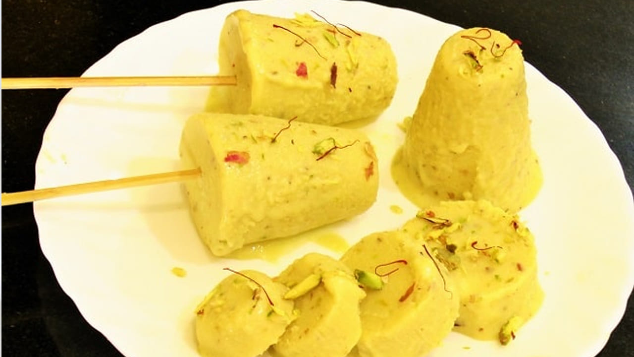 కావాల్సిన పదార్థాలు :  కొర్రలు ఒక కప్పు, ఉడికించినవి, పాలు అర లీటర్, పంచదార కప్పు, యాలకుల పొడి వన్ టీ స్పూన్, కండెన్స్ డ్ మిల్క్ కప్పు, బాదం, పిస్తా గార్నిష్ కోసం.