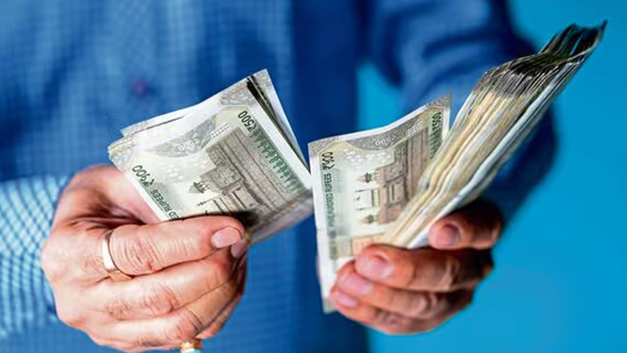 ఈ పథకంలో చెల్లించే ప్రీమియం ఆదాయపు పన్ను చట్టంలోని సెక్షన్ 80C కింద పన్ను మినహాయింపుకు అర్హమైనది. మెచ్యూరిటీ మొత్తం లేదా మరణ ప్రయోజనం సెక్షన్ 10(10D) కింద పూర్తిగా పన్ను రహితం. అవసరమైతే ఈ పాలసీపై రుణం తీసుకునే సౌకర్యం కూడా అందుబాటులో ఉంది.