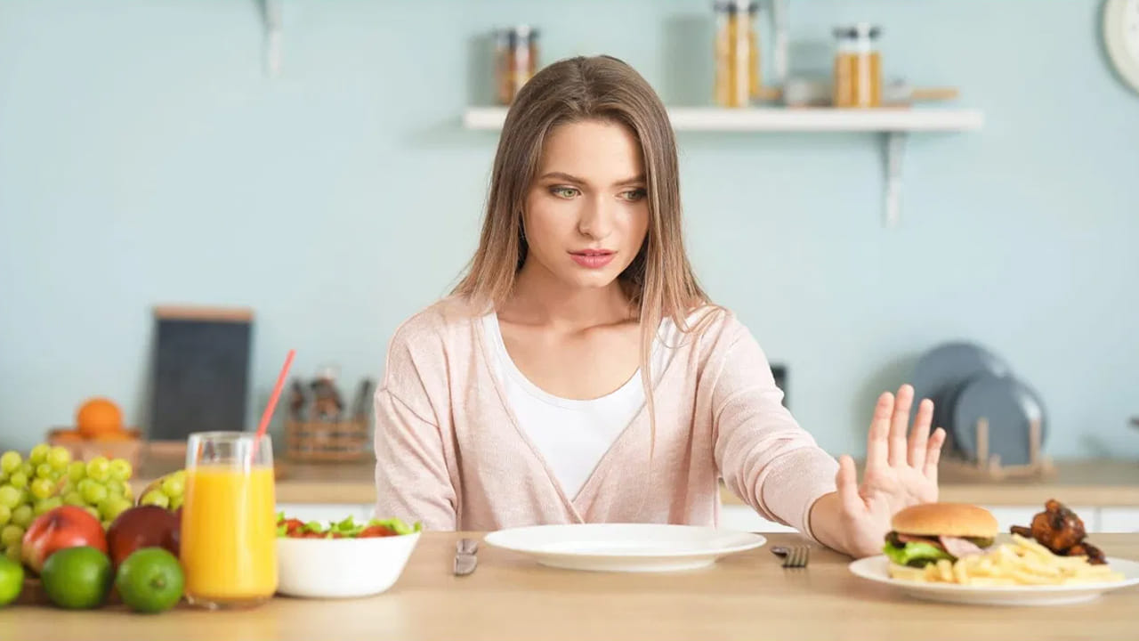 ఈ చిన్న మార్పులు మీ జీవితంలో 70 శాతం ఆరోగ్య సమస్యలను దూరం చేస్తాయి. సమంత లాంటి సెలబ్రిటీలు కూడా ఈ పద్ధతులనే పాటిస్తూ ఫిట్‌గా ఉంటున్నారు. మరి మీరు కూడా త్వరగా వీటిని మొదలు పెట్టడం ద్వారా అనారోగ్యానికి చెక్ చెప్పండి..