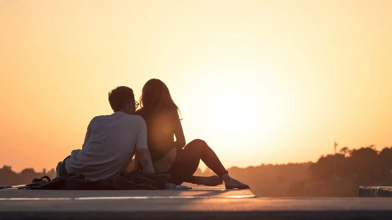 
4. వారి కలలకు మద్దతు.. 

ఒక మహిళ తన కలలు, ఆశయాలను గౌరవించే భాగస్వామిని ఎంతో విలువగా చూస్తుంది. ఆమె విజయాలను జరుపుకోవడం, కొత్త అవకాశాలకు ప్రోత్సహించడం, కష్టసమయంలో ధైర్యం చెప్పడం.. ఇవన్నీ మీరు కేవలం జీవిత భాగస్వామి మాత్రమే కాకుండా ఆమెకు ప్రేరణగా ఉన్నారని చూపిస్తాయి.

