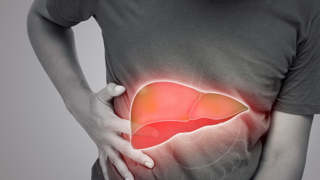 Health: మీలో ఈ లక్షణాలు కనిపిస్తే.. బీ కేర్ఫుల్.! లివర్ ఇక షెడ్డుకే..