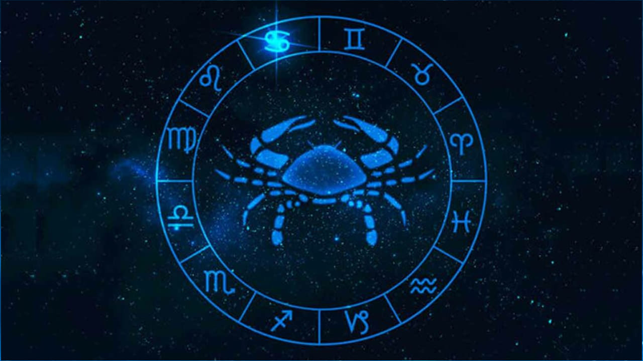 కర్కాటక రాశి : కర్కాటక రాశి వారికి 2026లోని తొలి చంద్ర గ్రహణం అనారోగ్య సమస్యలను తీసుకొస్తుంది. ఈ సమయంలో కర్కాటక రాశి వారు చాలా జాగ్రత్తగా ఉండాలి. ముఖ్యంగా విద్యార్థులు కష్టపడితే తప్ప ఫలితం పొందలేరు. మానసికంగా అనేక ఇబ్బందులకు గురి కావాల్సి వస్తుంది. ఆర్థిక సమస్యలు అధికంగా వుతాయి. కుటుంబంలో అశాంతి నెలకొంటుంది.