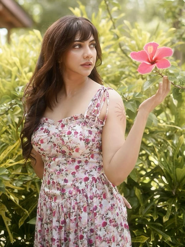 మత్తెక్కిస్తున్న మడోన్నా సెబాస్టియన్.. క్రేజీ ఫొటోస్