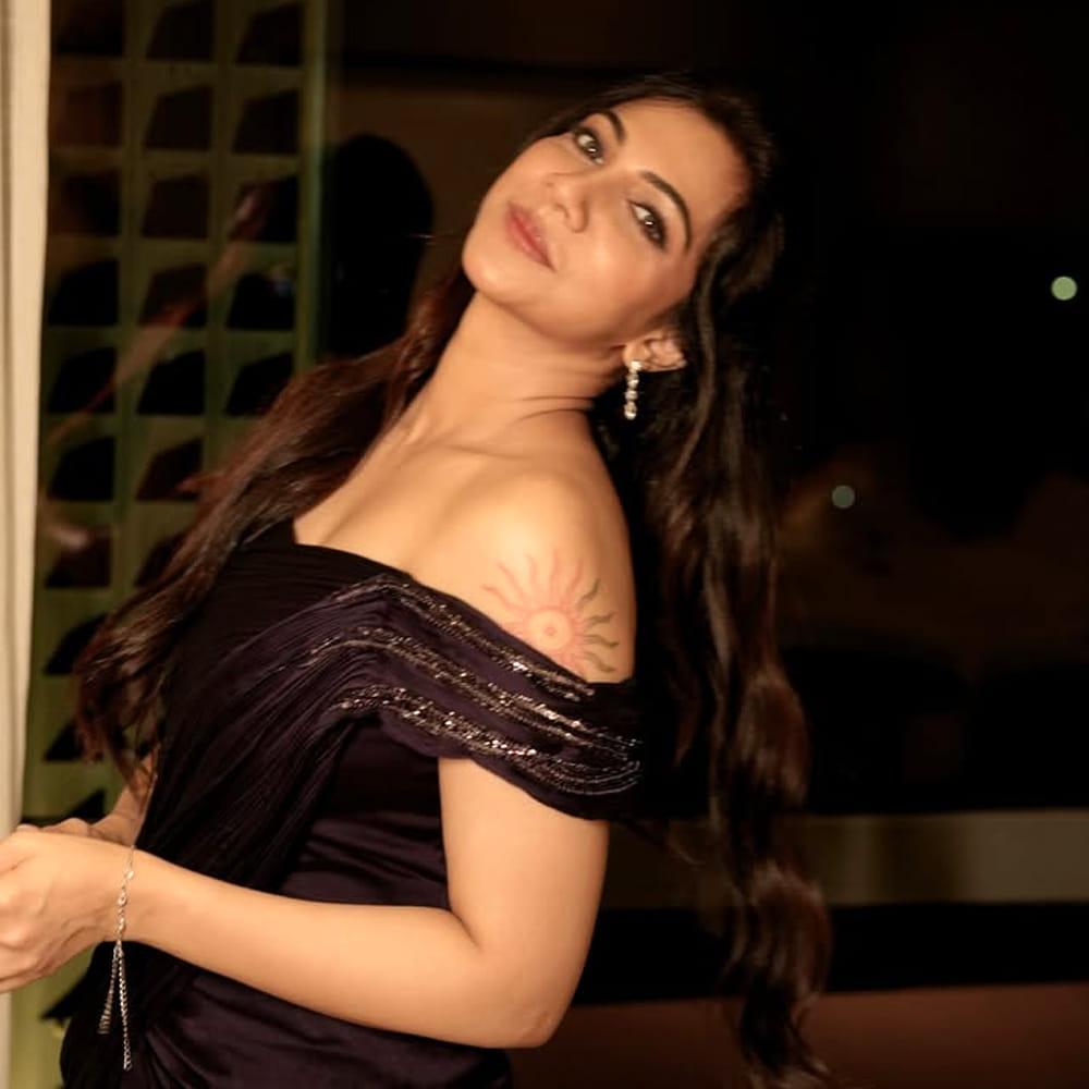 నాని శ్యామ్ సింగరాయ్ సినిమాలో ఓ హీరోయిన్ గా నటించింది. శ్యామ్ సింగరాయ్ సినిమాలో లాయర్ గా కనిపించింది. ఆతర్వాత మరో తెలుగు సినిమాలో కనిపించలేదు. కేవలం మలయాళం, తమిళ్ సినిమాల పైనే ఎక్కువ ఫోకస్ పెడుతుంది ఈ చిన్నది. 