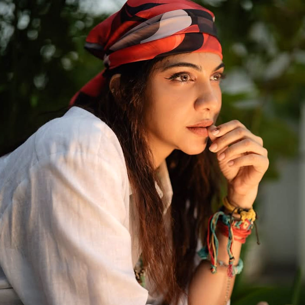 తొలి సినిమాతోనే తన క్యూట్ నెస్ తో కుర్రాళ్ల గుండెల్లో బాణాలు గుచ్చింది. ఆతర్వాత తెలుగులో పెద్దగా కనిపించలేదు. కానీ మలయాళంలో తమిళ్ లో క్రేజీ ఆఫర్స్ అందుకుంది ఈ చిన్నది. ప్రేమమ్ సినిమా తర్వాత చాలా కాలానికి నాని సినిమాలో కనిపించింది. 