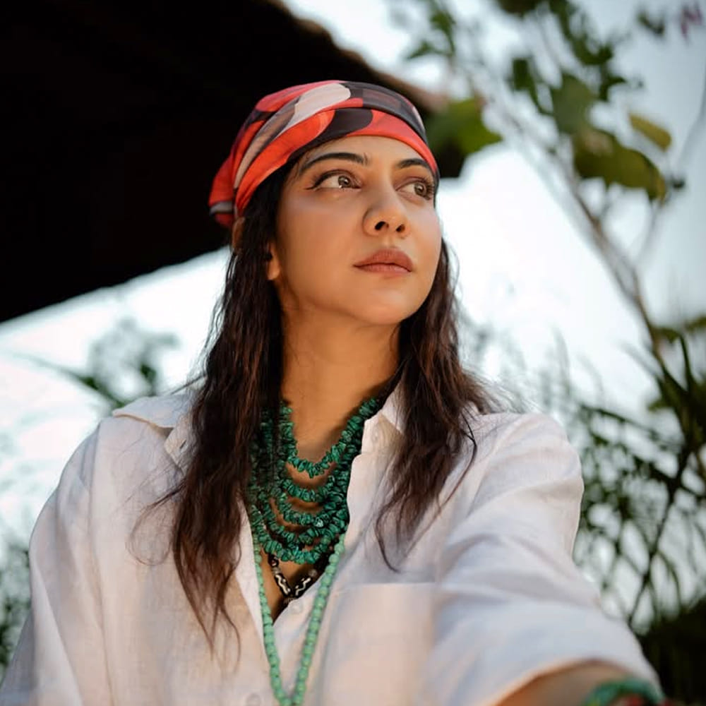 ఈ బ్యూటీ షేర్ చేసే ఫోటోలకు నెట్టింట మంచి క్రేజ్ ఉంది. ఈ అమ్మడి ఫోటోలకు నెటిజన్స్ ఫిదా అవుతున్నారు. అంతే కాదు ఫోటోలకు క్రేజీ కామెంట్స్ చేస్తూ సందడి చేస్తున్నారు. 