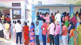 ఓటేసేందుకు పోలింగ్ కేంద్రానికి వెళ్లిన భార్యభర్తలు.. ఇంటికొచ్చి